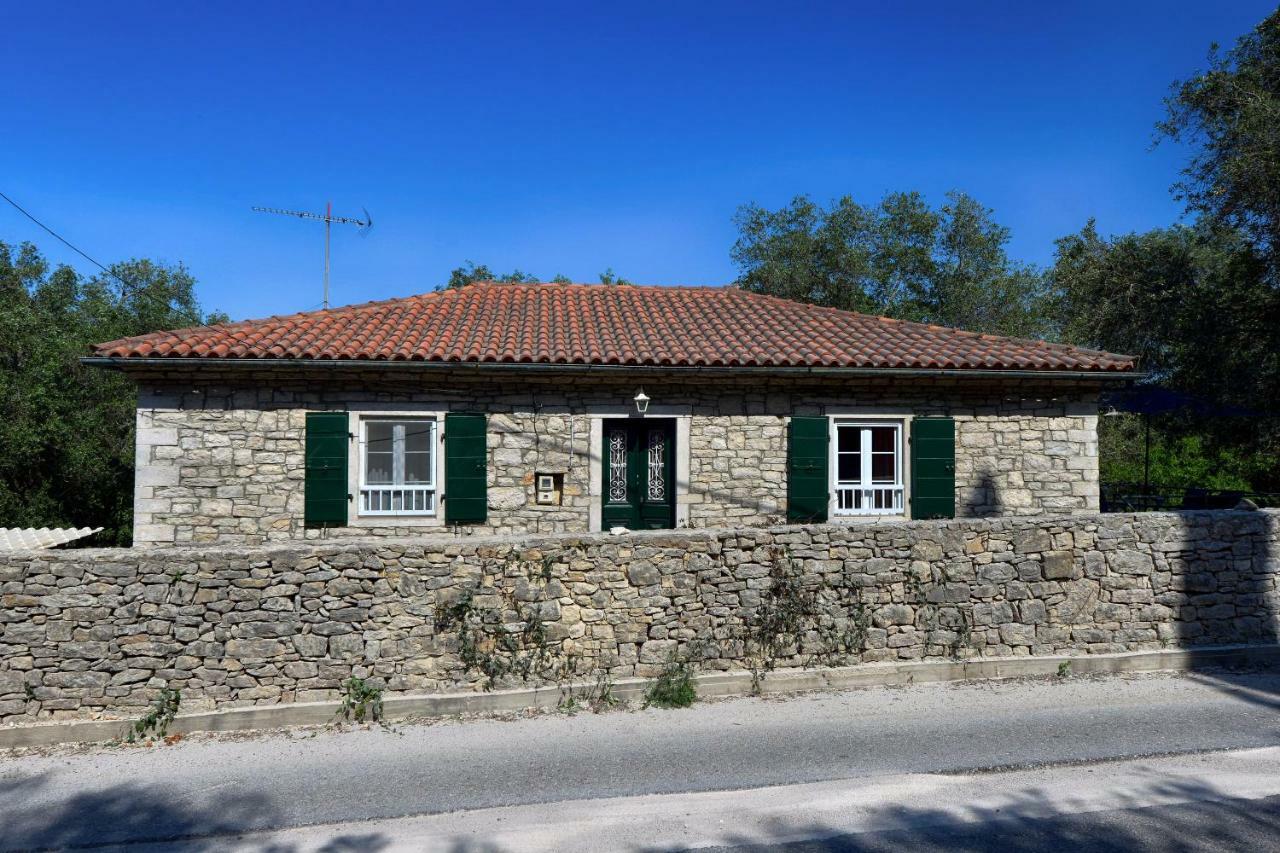 Mikroulis Residence Mastoratika Exterior photo